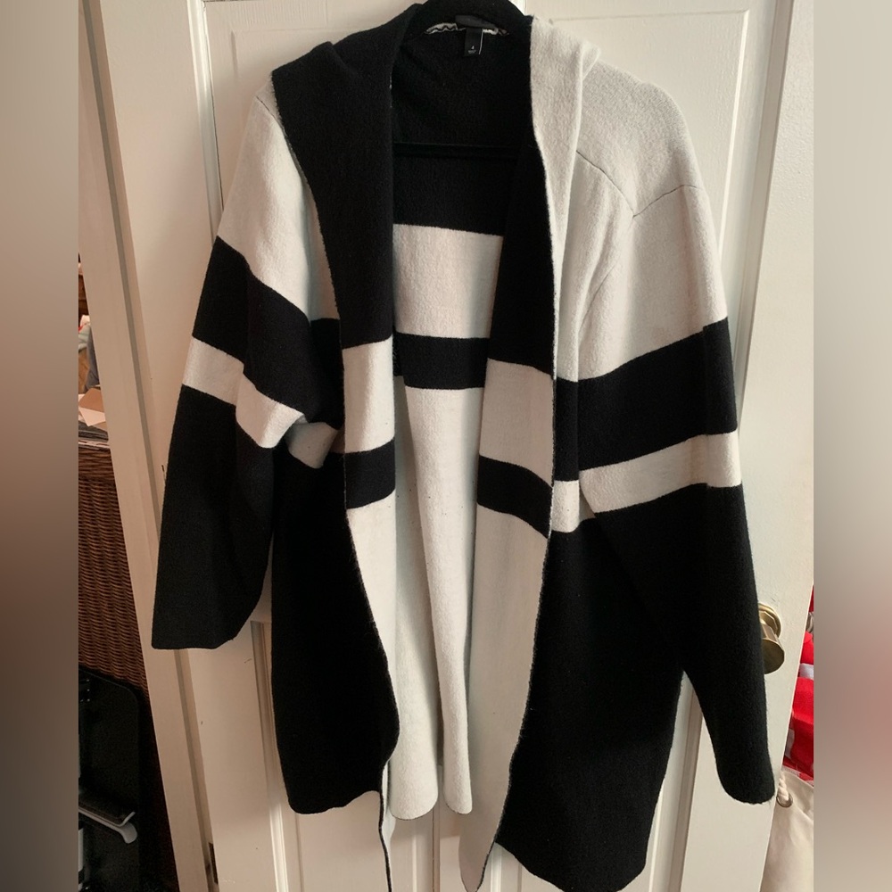 Torrid 4 black and white knit cardigan jacket